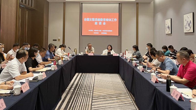 成人教育机构课程分类揭秘：了解招生人群，选择合适课程