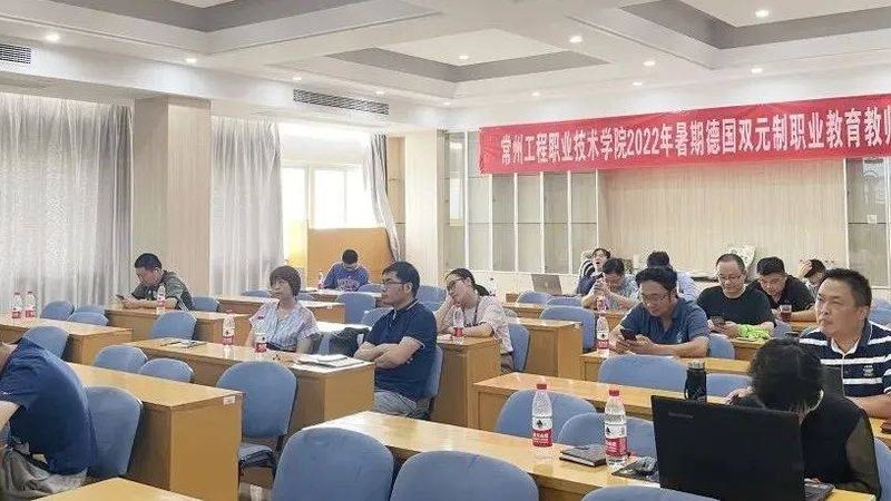 在翻译过程中，要注意语言规范，避免出现中式英语。以下是一些常见的中式英语表达：